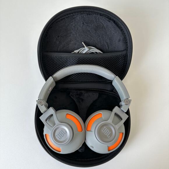 JBL Synchros S300 NBA Edition New York Knicks Headphones - Picture 3 of 13